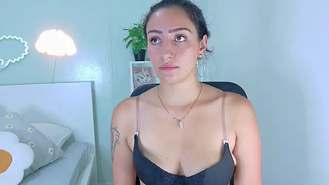 Snapshot of AmmyRouse__ chatting on 02/18/26, 11:17 AmmyRouse online show from 02/18/26, 11:17