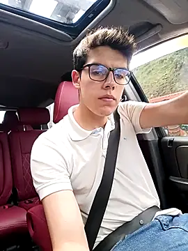 maximo 15  online show from 02/13/26, 06:19