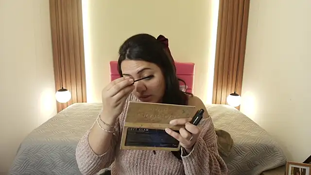 IvonneRoss  online show from 05/25/26, 12:15