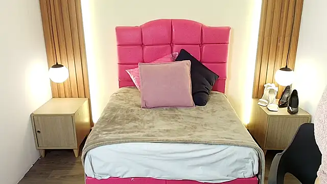 IvonneRoss  online show from 02/16/26, 12:04