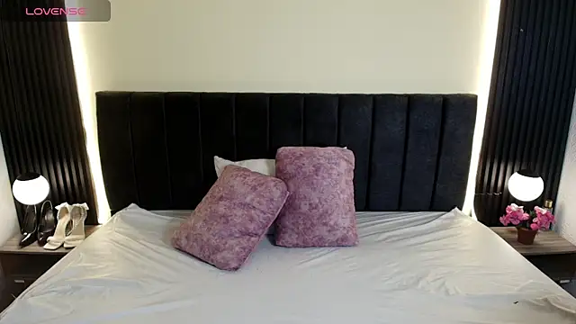 IvonneRoss  online show from 03/10/26, 12:09