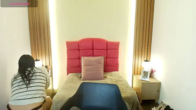 IvonneRoss  online show from 04/14/26, 11:59