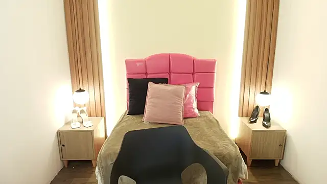 IvonneRoss  online show from 02/24/26, 12:17