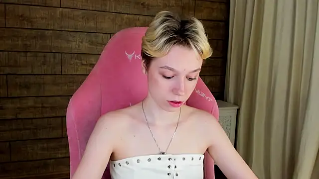 Snapshot of AgataGate chatting on 07/12/26, 04:24 AgataGate online show from 07/12/26, 04:24