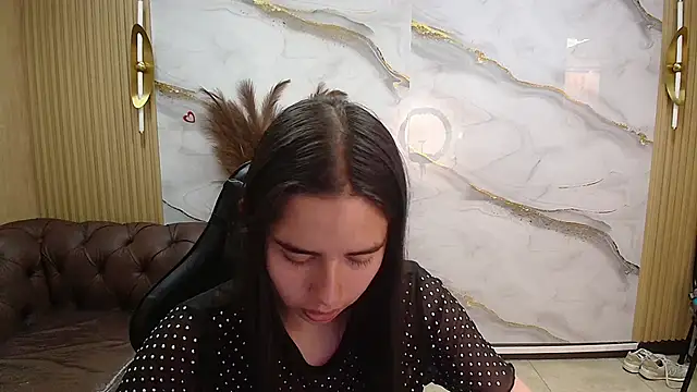 Qetsyah tf online show from 04/18/26, 07:58