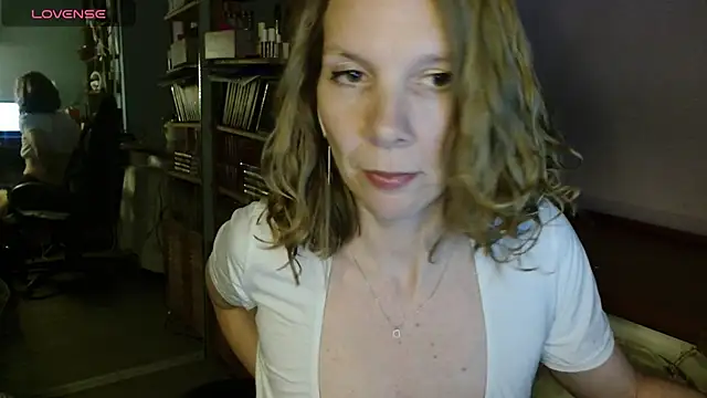 Daisy Lovely online show from 05/22/26, 04:16