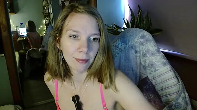 Daisy Lovely online show from 04/24/26, 05:53