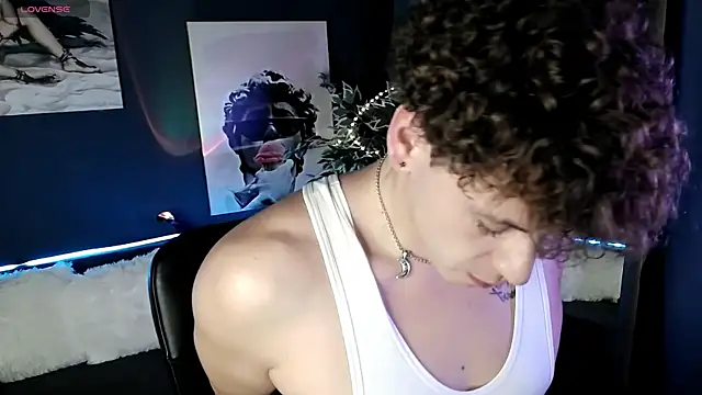 Snapshot of TylerGibson chatting on 06/24/26, 01:37 TylerGibson online show from 06/24/26, 01:37