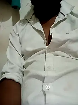 Snapshot of Prajakta123 chatting on 06/24/26, 03:54 Prajakta123 online show from 06/24/26, 03:54