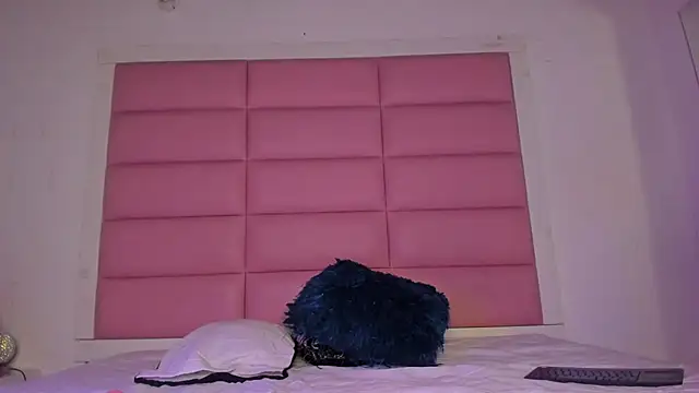 Snapshot of Catalinna_03 chatting on 02/13/26, 01:00 Catalinna 03 online show from 02/13/26, 01:00