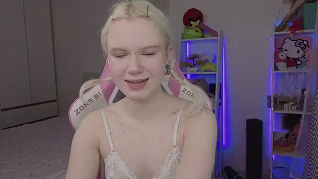 Mia WaterFall online show from 04/01/26, 03:19