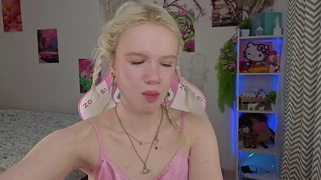 Mia WaterFall online show from 05/13/26, 03:24