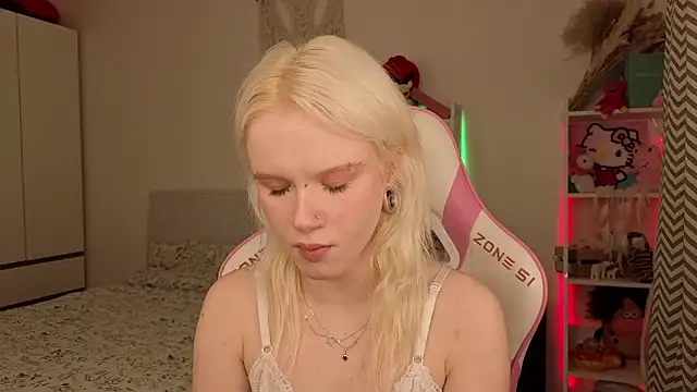 Mia WaterFall online show from 03/17/26, 03:09