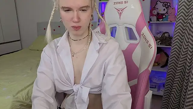 Snapshot of Mia_WaterFall chatting on 02/21/26, 03:19 Mia WaterFall online show from 02/21/26, 03:19