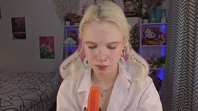 Mia WaterFall online show from 06/02/26, 03:17