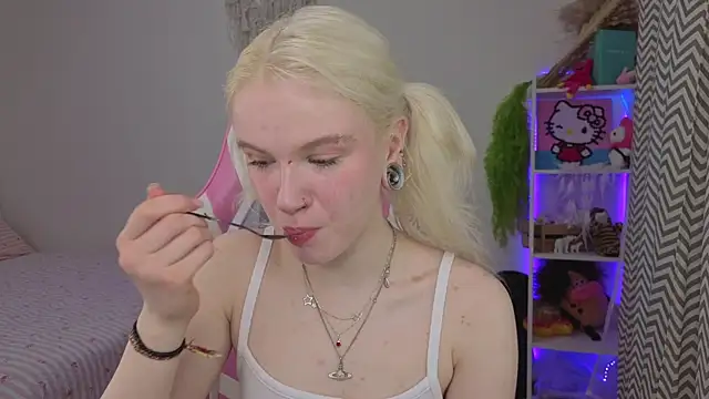 Mia WaterFall online show from 04/14/26, 03:22