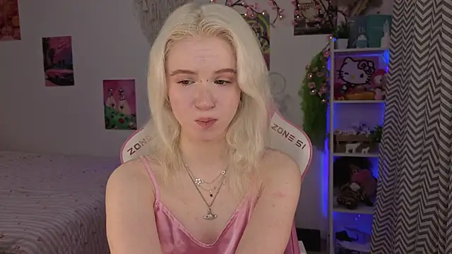 Mia WaterFall online show from 05/17/26, 03:17