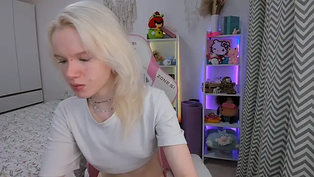 Snapshot of Mia_WaterFall chatting on 02/13/26, 03:28 Mia WaterFall online show from 02/13/26, 03:28