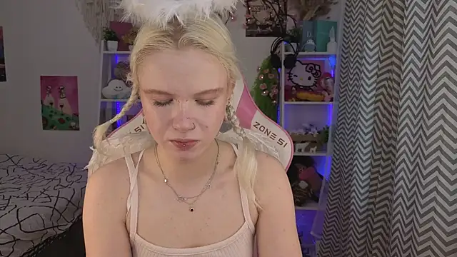 Mia WaterFall online show from 06/05/26, 03:33