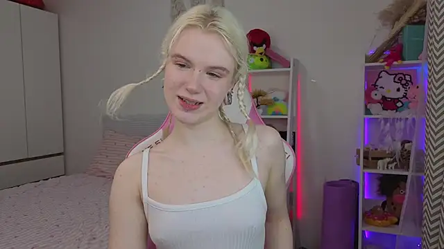 Mia WaterFall online show from 04/07/26, 03:30