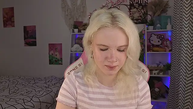 Mia WaterFall online show from 05/28/26, 03:25