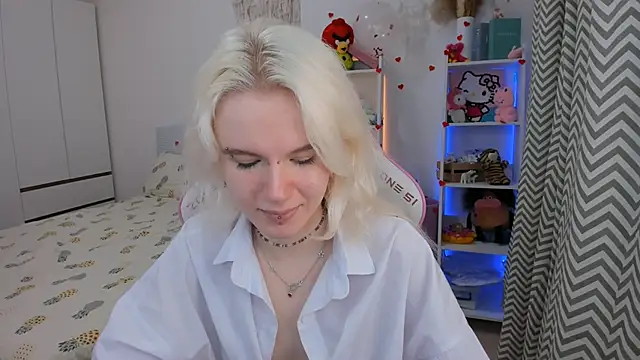 Snapshot of Mia_WaterFall chatting on 02/18/26, 03:48 Mia WaterFall online show from 02/18/26, 03:48