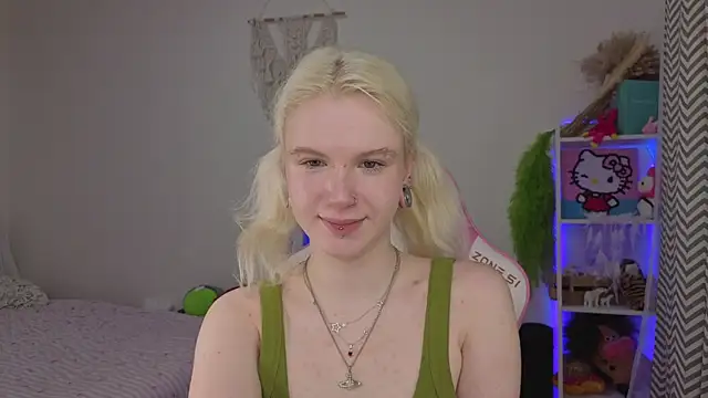 Mia WaterFall online show from 04/22/26, 03:13