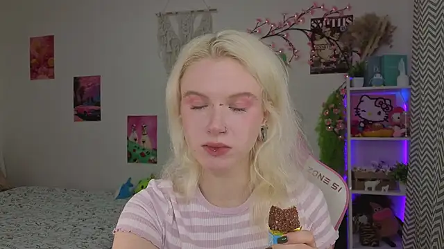 Mia WaterFall online show from 05/01/26, 03:33