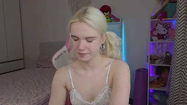 Mia WaterFall online show from 04/05/26, 03:24