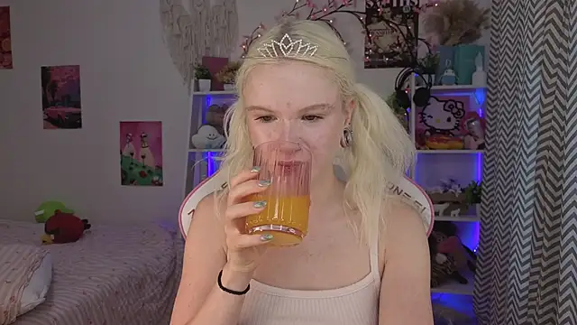 Mia WaterFall online show from 06/28/26, 03:13