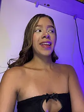 Snapshot of BellaMoon_ chatting on 02/18/26, 01:18 BellaMoon online show from 02/18/26, 01:18