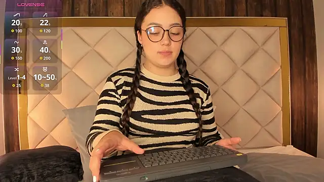 Pamela Mooon online show from 02/05/26, 12:01