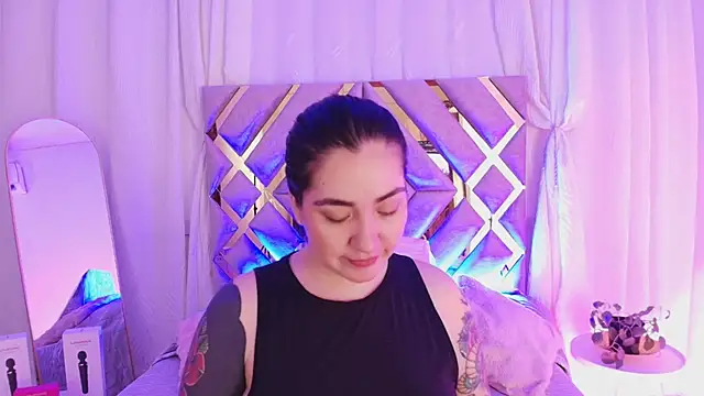 Snapshot of KathiaJenner chatting on 07/11/26, 11:32 KathiaJenner online show from 07/11/26, 11:32