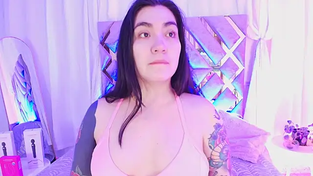 Snapshot of KathiaJenner chatting on 06/27/26, 11:27 KathiaJenner online show from 06/27/26, 11:27