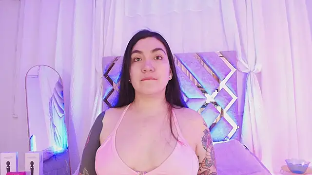 Snapshot of KathiaJenner chatting on 06/20/26, 11:04 KathiaJenner online show from 06/20/26, 11:04