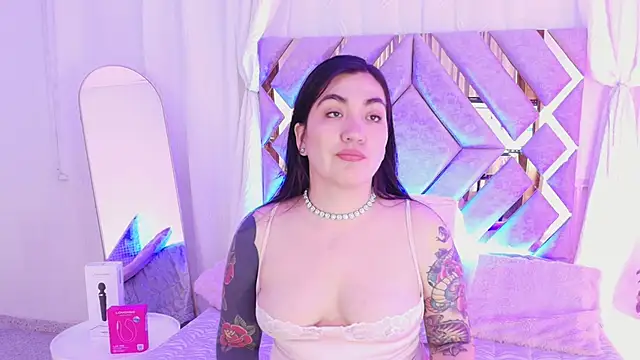 Snapshot of KathiaJenner chatting on 05/19/26, 10:55 KathiaJenner online show from 05/19/26, 10:55