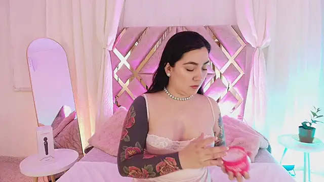 Snapshot of KathiaJenner chatting on 03/26/26, 11:41 KathiaJenner online show from 03/26/26, 11:41