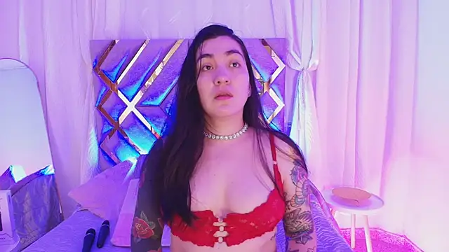 Snapshot of KathiaJenner chatting on 06/08/26, 11:33 KathiaJenner online show from 06/08/26, 11:33