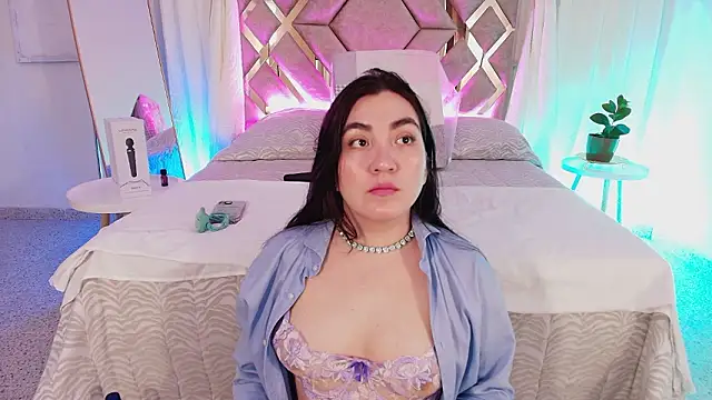 Snapshot of KathiaJenner chatting on 03/09/26, 12:09 KathiaJenner online show from 03/09/26, 12:09