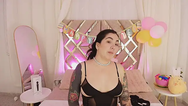 Snapshot of KathiaJenner chatting on 04/03/26, 11:38 KathiaJenner online show from 04/03/26, 11:38