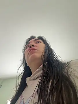 Snapshot of KathiaJenner chatting on 03/08/26, 10:40 KathiaJenner online show from 03/08/26, 10:40