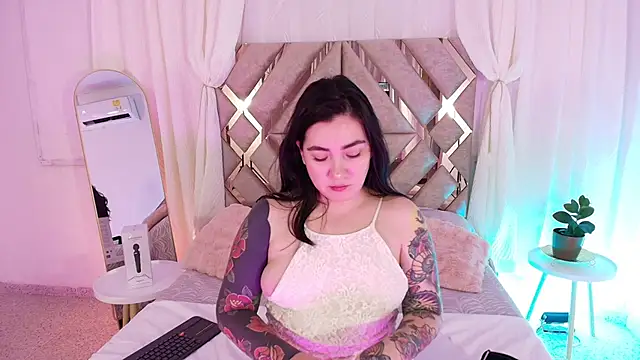 Snapshot of KathiaJenner chatting on 03/05/26, 12:13 KathiaJenner online show from 03/05/26, 12:13