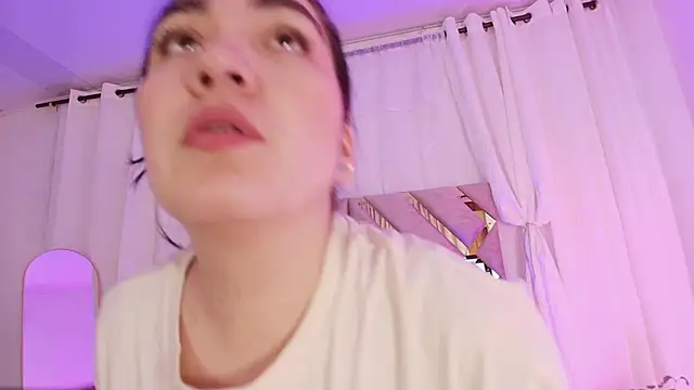 Snapshot of KathiaJenner chatting on 05/26/26, 10:57 KathiaJenner online show from 05/26/26, 10:57