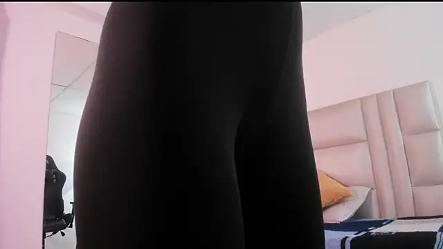 emily  mcqueen online show from 04/30/26, 01:23