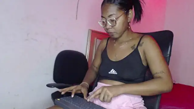 Snapshot of girl_sexy27 chatting on 02/09/26, 02:04 girl sexy27 online show from 02/09/26, 02:04