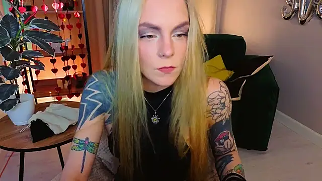 Snapshot of cherrie_sherry chatting on 02/17/26, 09:23 cherrie sherry online show from 02/17/26, 09:23