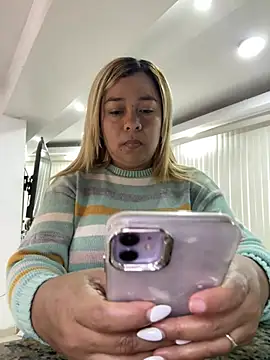 Snapshot of veronica414 chatting on 03/03/26, 02:13 veronica414 online show from 03/03/26, 02:13