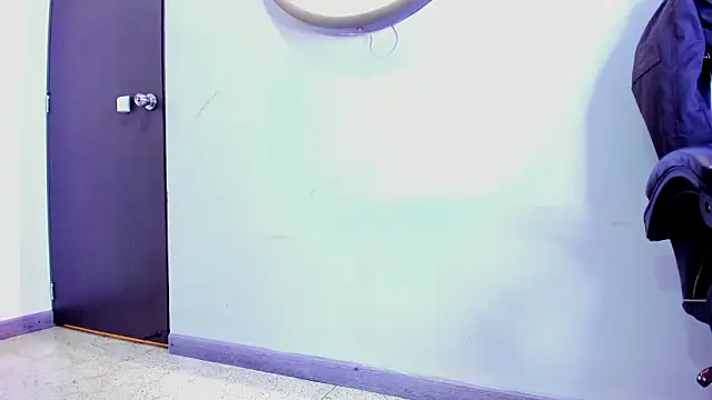 Snapshot of Outlook2053 chatting on 02/10/26, 07:57 Outlook2053 online show from 02/10/26, 07:57