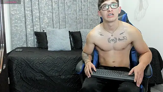 Calvin Hunter online show from 03/12/26, 01:00