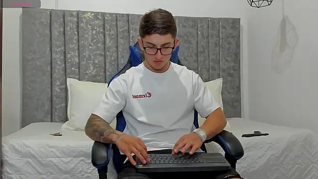 Calvin Hunter online show from 04/06/26, 12:06